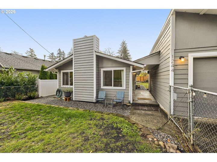 Property Photo: 1244 E 1st Ave WA 98607