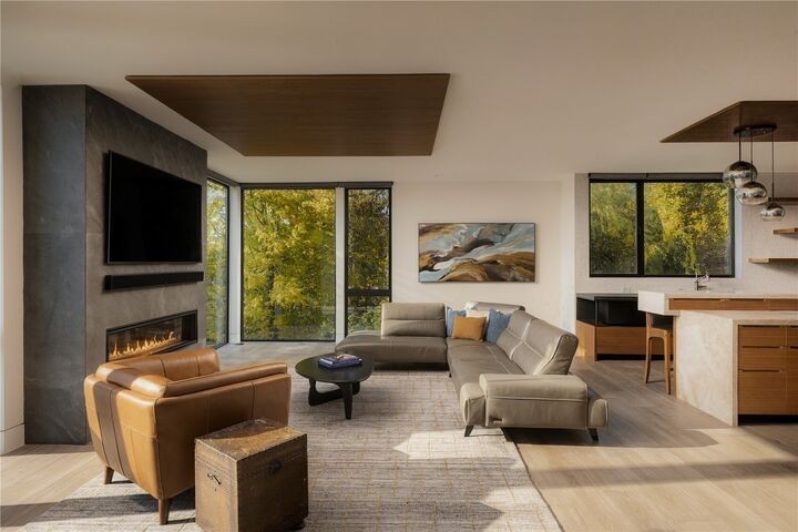 Property Photo: 3101 E Lake Sammamish Parkway NE WA 98074