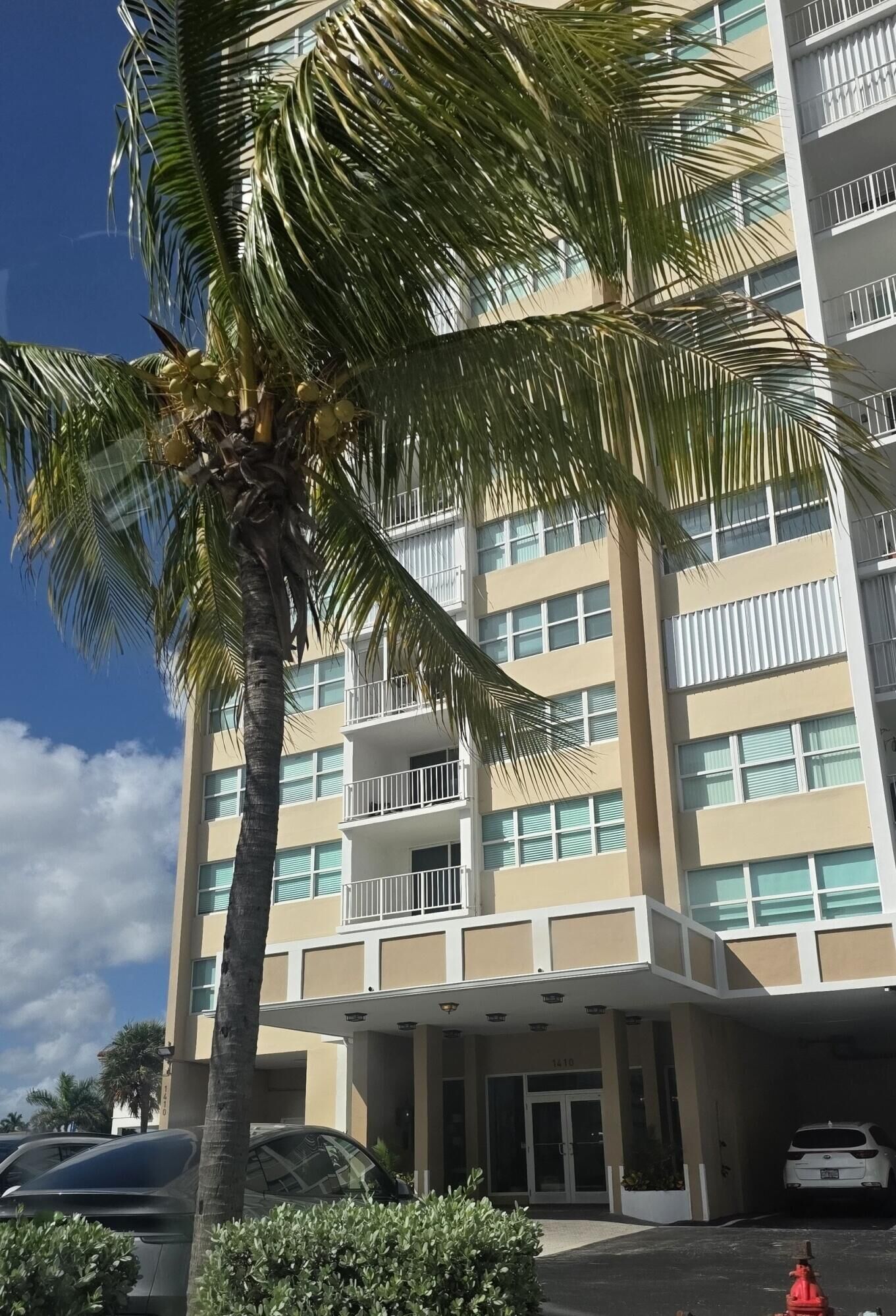 Property Photo:  1410 S Ocean Drive 804  FL 33019 