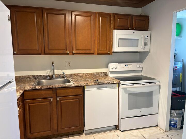 Property Photo: 8000 S Colony Circle S 201 FL 33321
