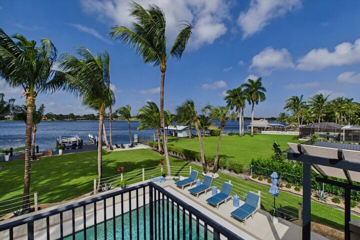 Property Photo:  2092 Circle Place Drive  FL 33462 