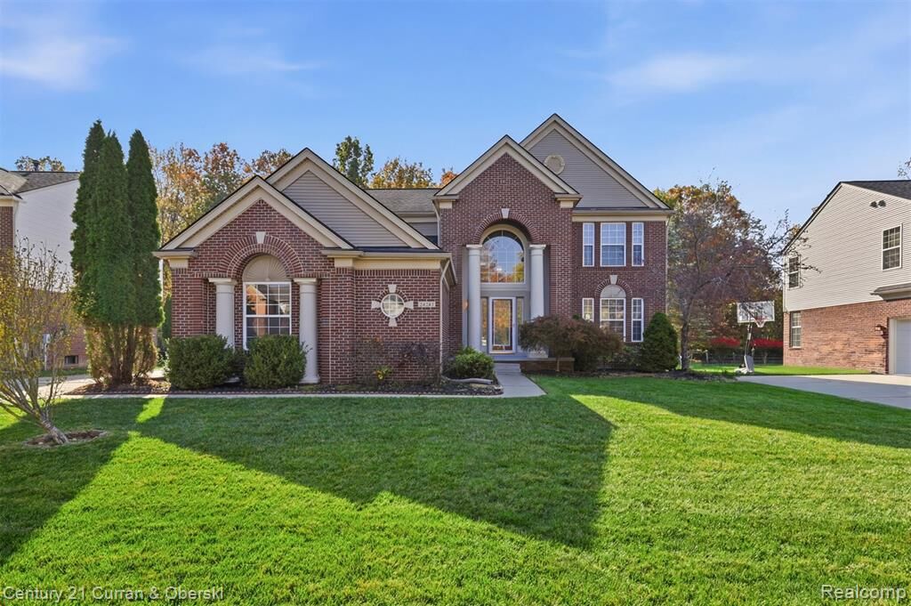 Property Photo:  24243 Summer Lane  MI 48134 