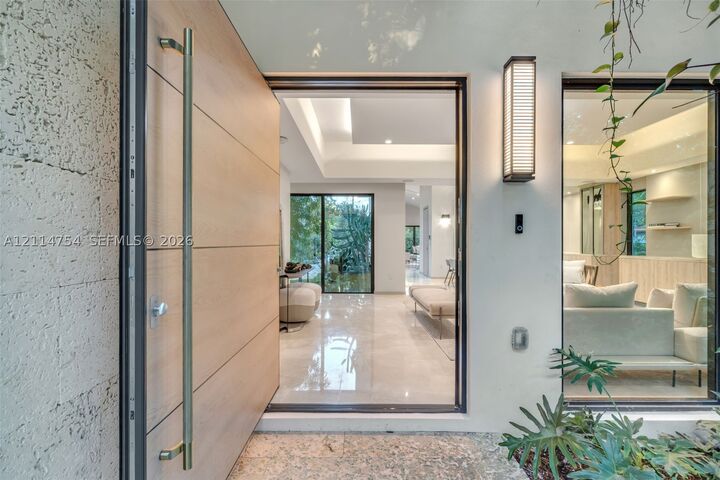 Property Photo: 6731 SW 64th Ave FL 33143