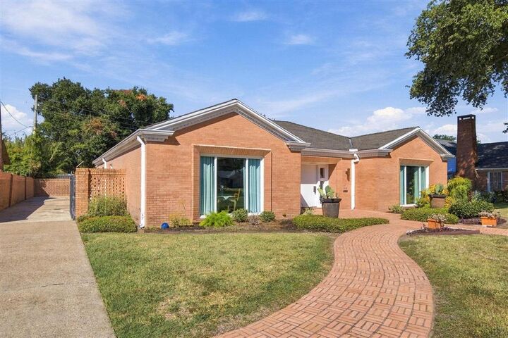 Property Photo: 1718 Enterprise Boulevard LA 70601