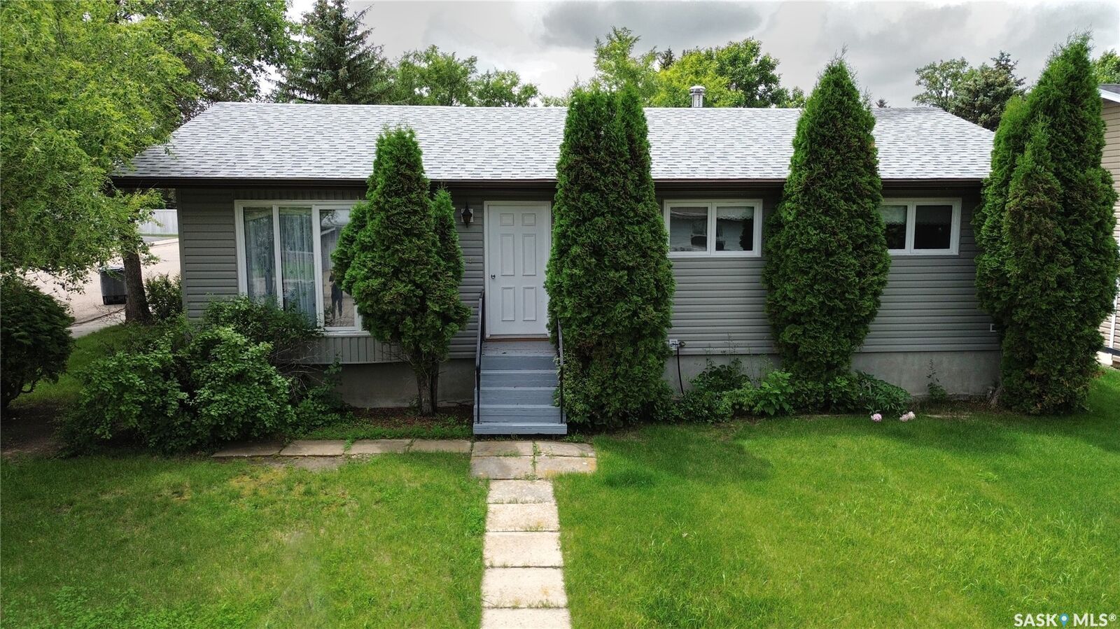 Property Photo: 1008 Parklane Drive SK S0H 0B0