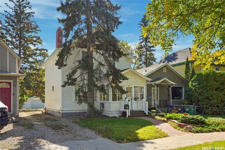 Property Photo:  517 Rusholme Road  SK S7L 0G5 