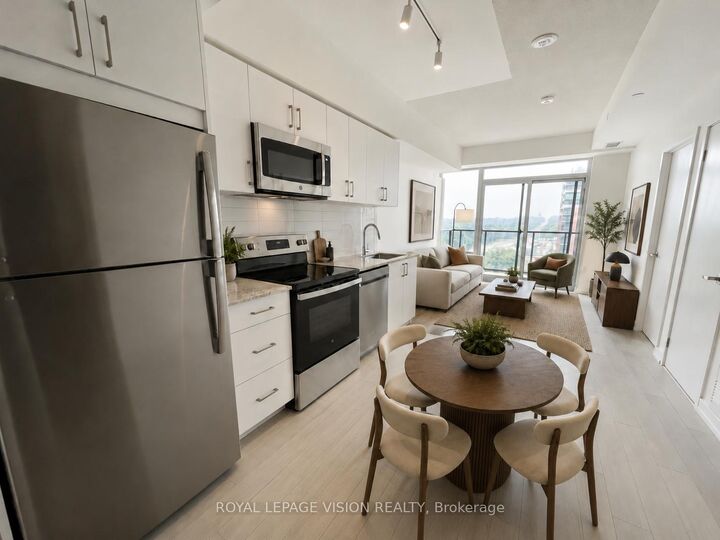 Property Photo:  4010 Eglinton Avenue W 911  ON M9A 0G5 