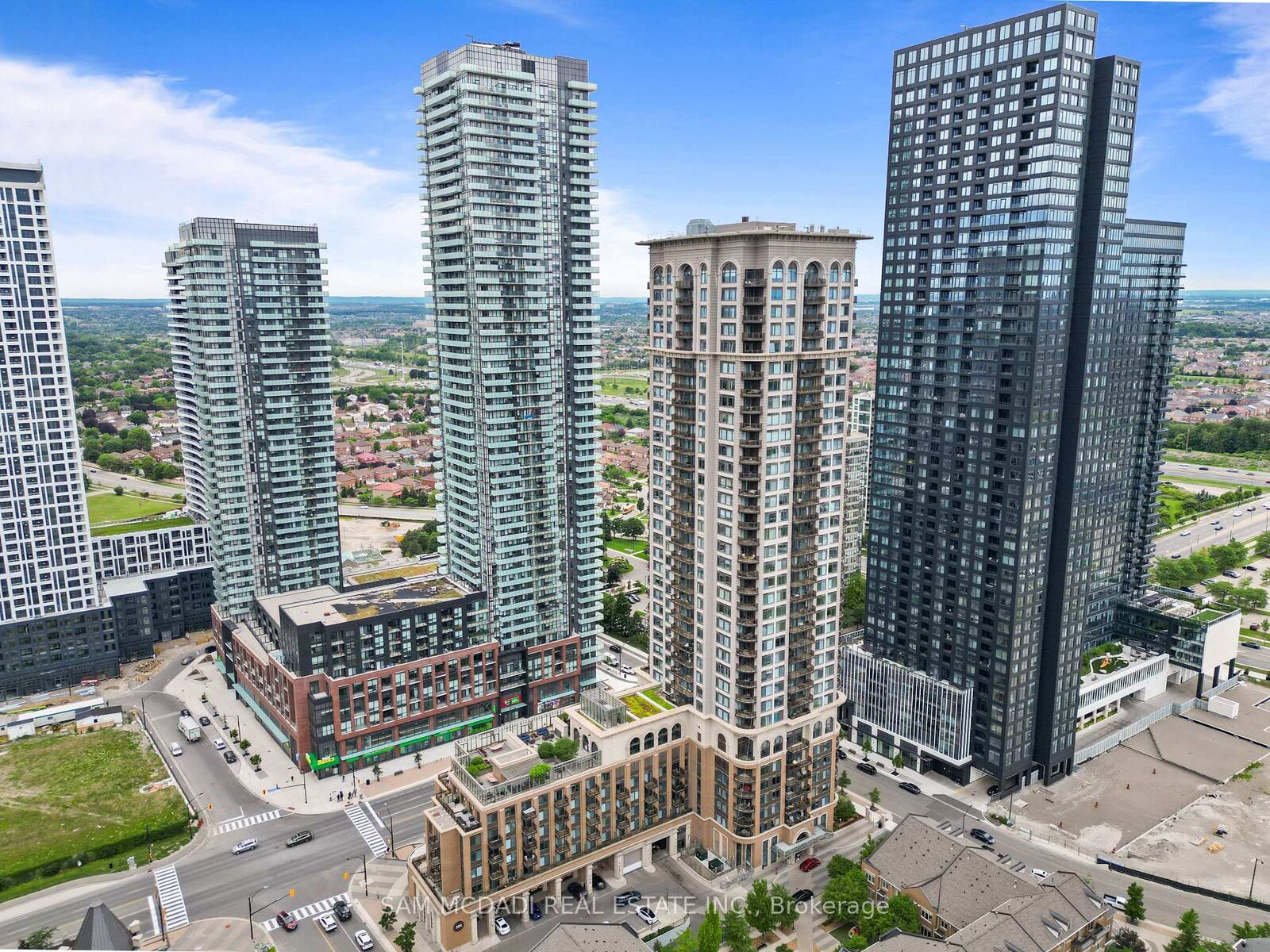 Property Photo:  385 Prince Of Wales Drive 1611  ON L5B 0C6 