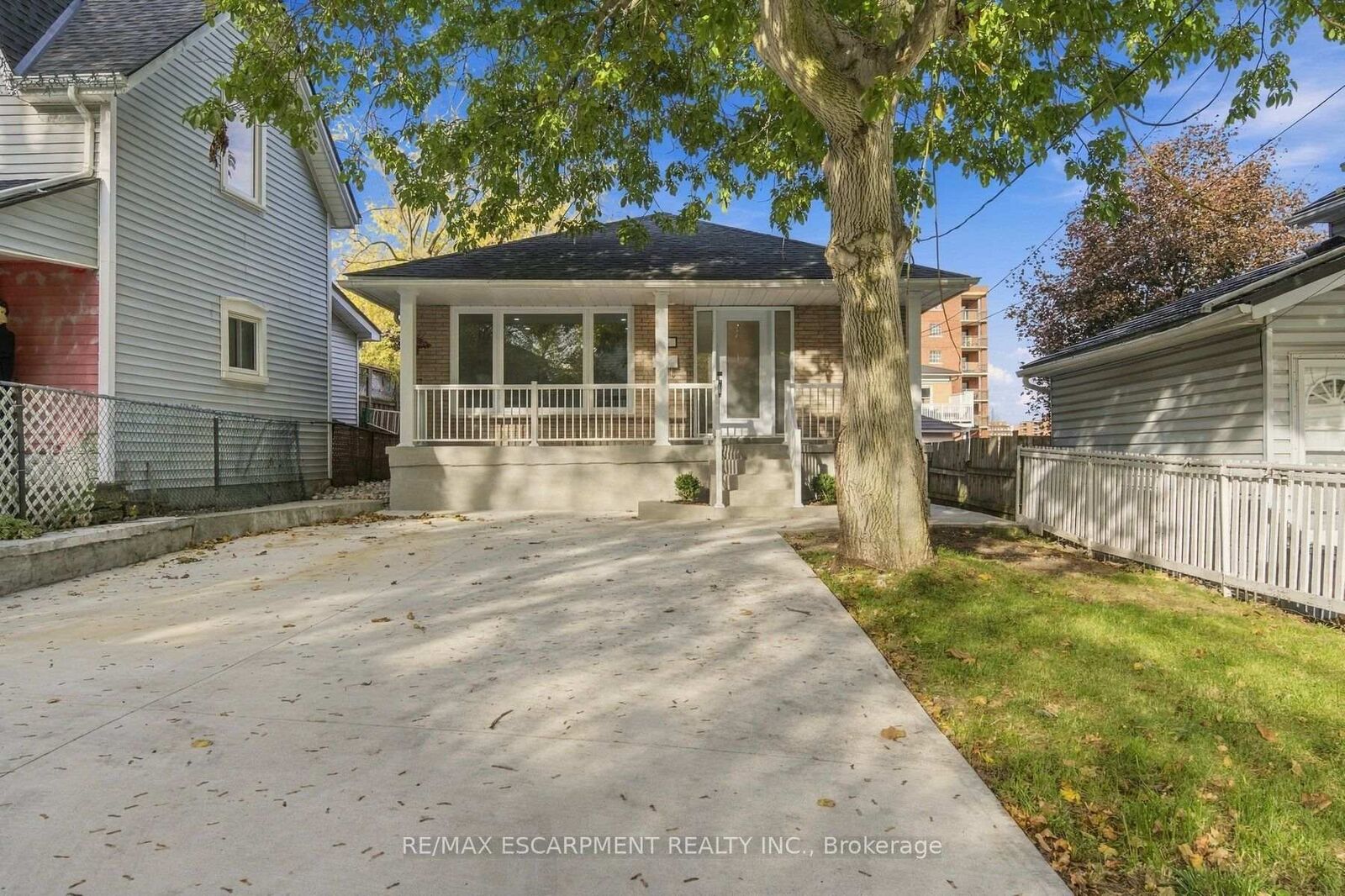 Property Photo:  16 Elm Avenue  ON L8G 2W1 