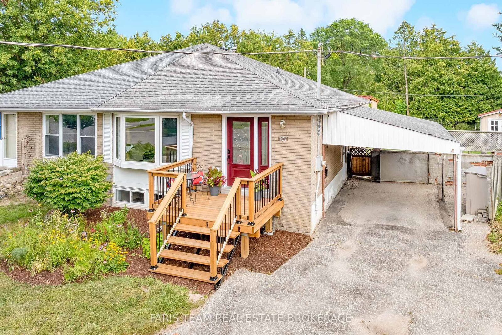 Property Photo: 107 Willow Lane ON L3Y 4J1