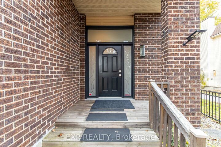 Property Photo:  31 Rastila Crescent  ON K1T 2C5 