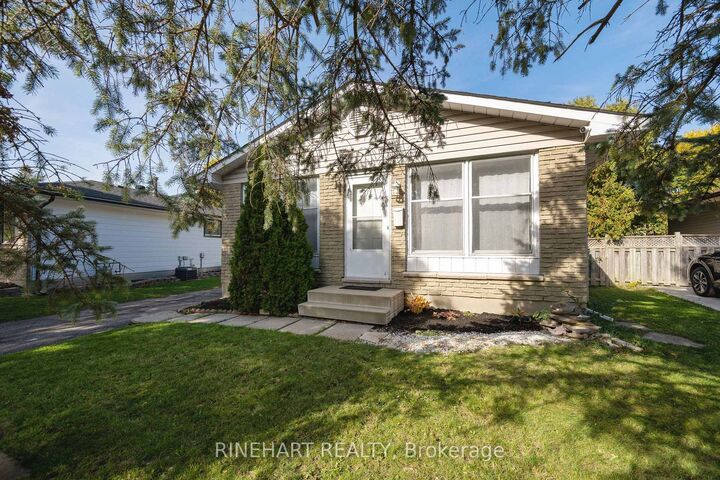 Property Photo:  73 Fennell Crescent  ON N6E 2E2 