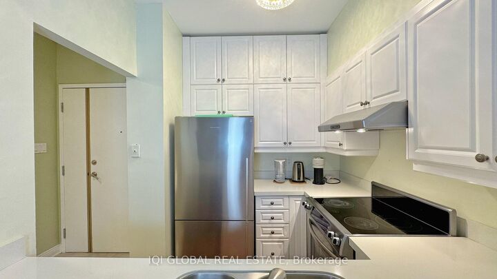 Property Photo:  2511 Lakeshore Road W 109  ON L6L 6L9 