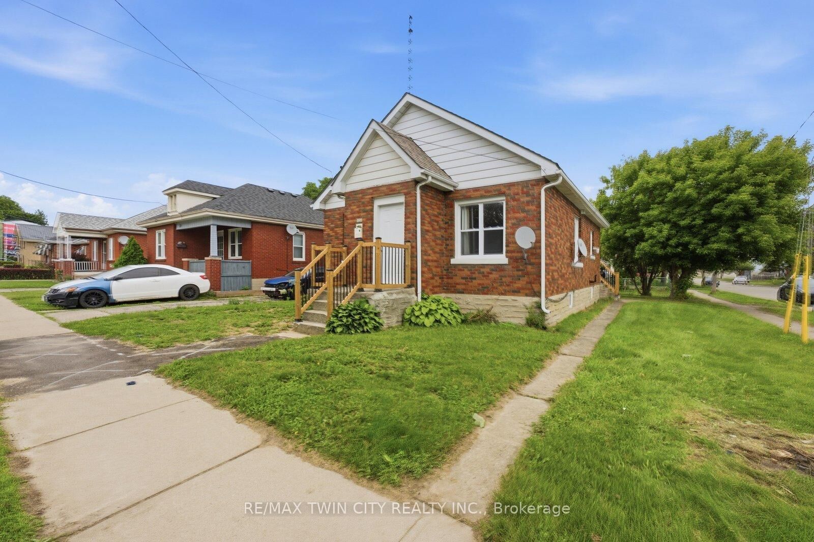 Property Photo: 249 Clarence Street ON N3R 3T6