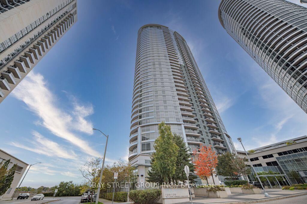 Property Photo: 135 Village Green Square 3418 ON M1S 0G4