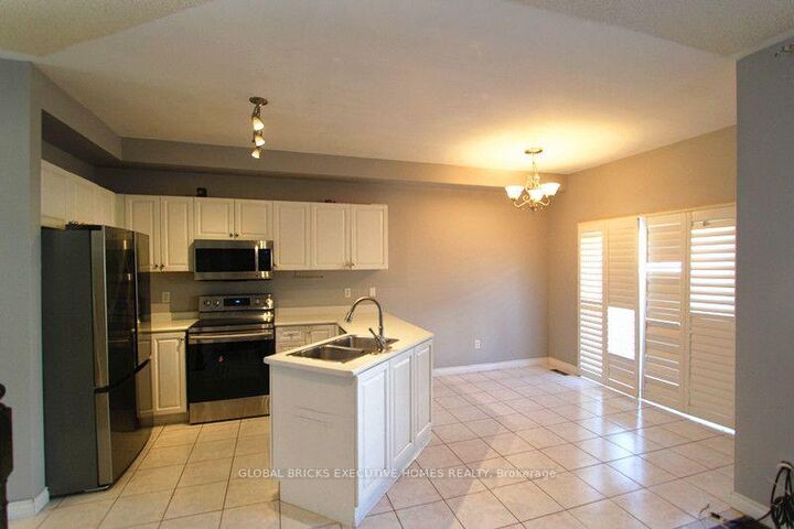 Property Photo: 3116 Wrigglesworth Crescent ON L5M 6W7