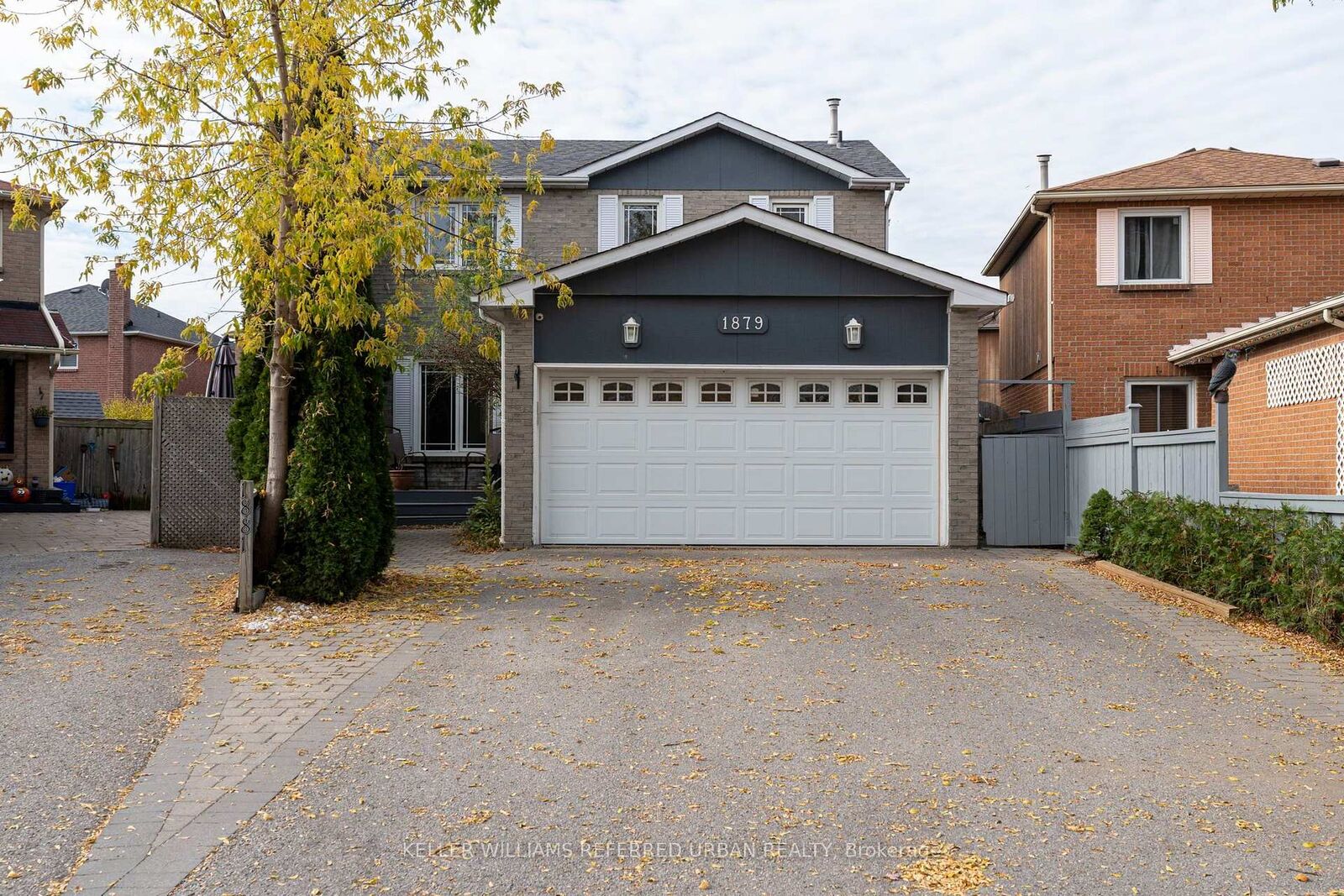 Property Photo:  1879 Ashford Drive Upper  ON L1V 6E2 
