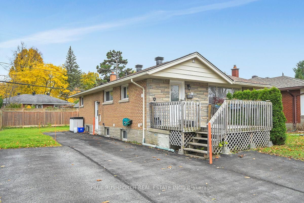 Property Photo: 784 Pleasant Park Road ON K1G 1Y7