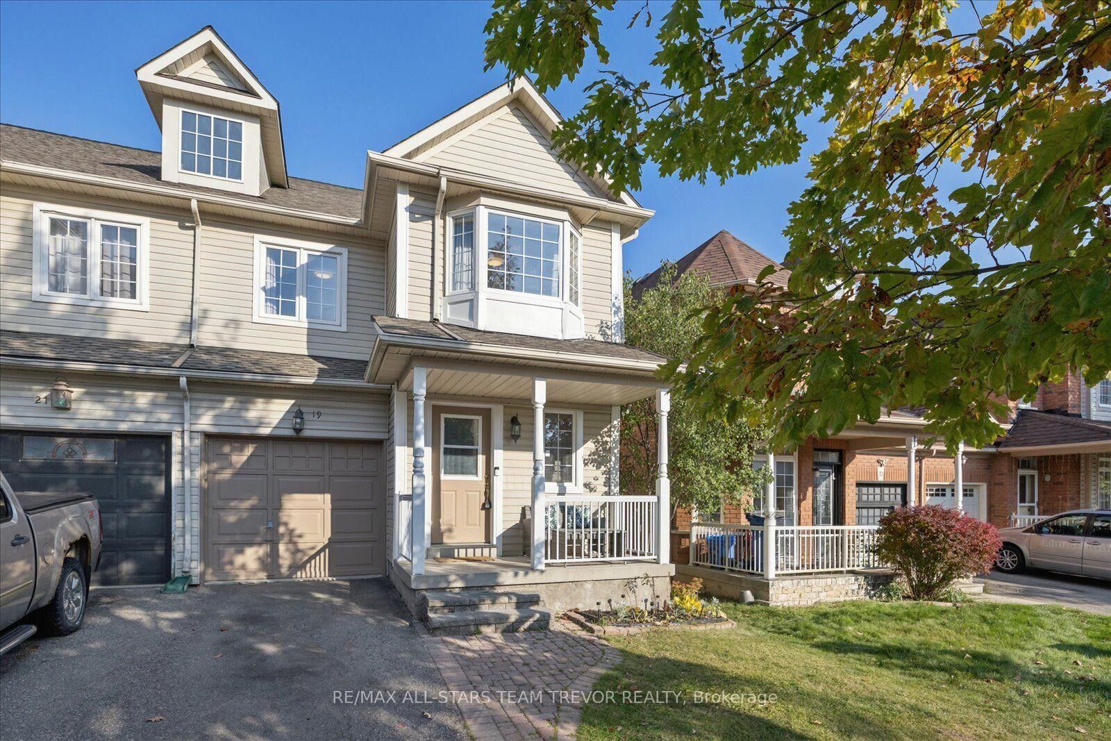 Property Photo: 19 Laurendale Avenue ON L4P 4A8