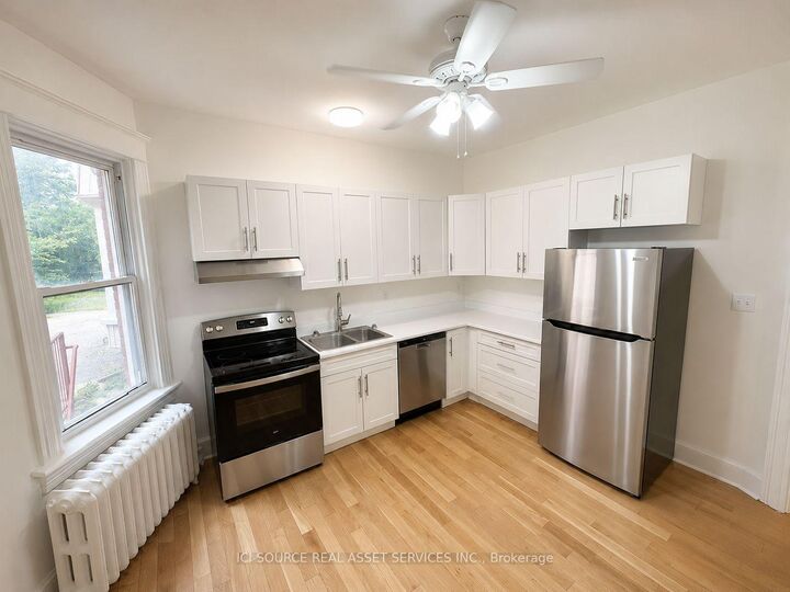Property Photo:  50 Albany Avenue 1  ON M5R 3C3 