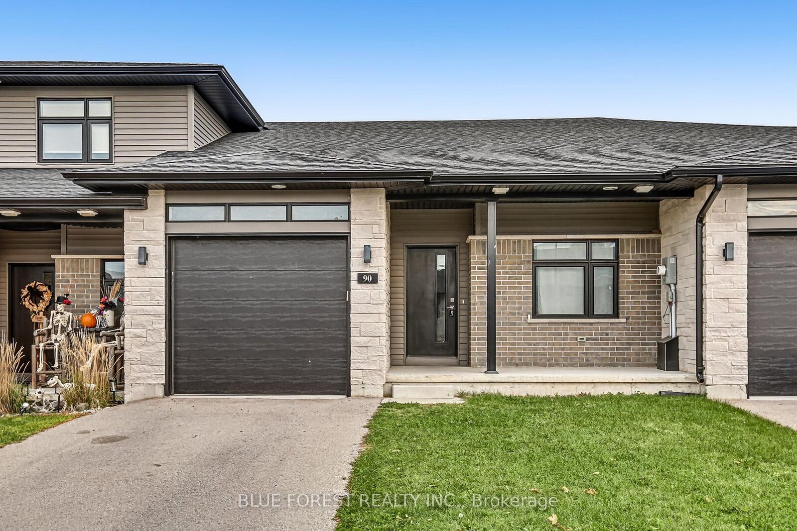 Property Photo:  90 Rowe Avenue  ON N0M 1S1 