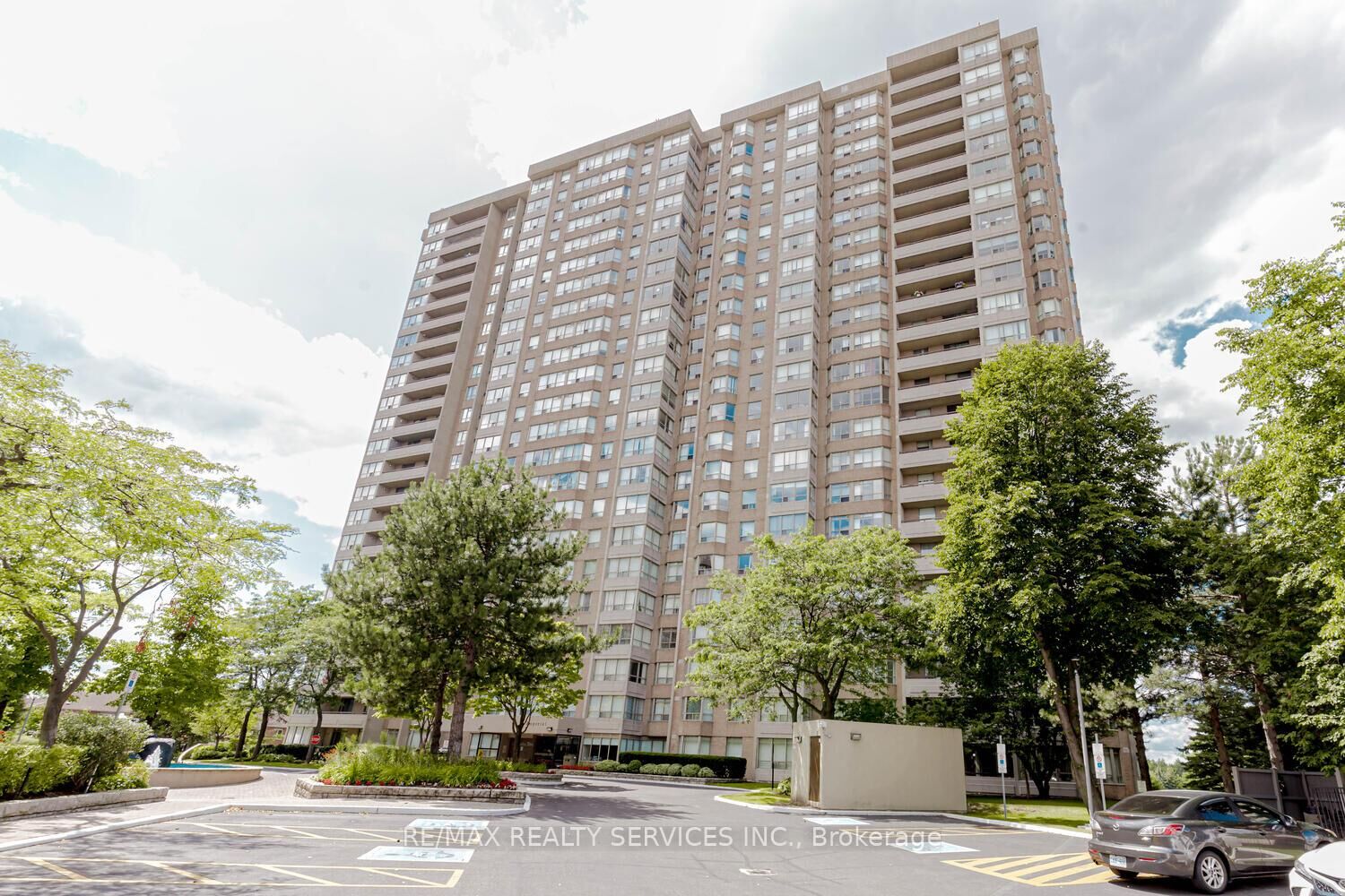 Property Photo: 30 Malta Avenue 302 ON L6Y 4S5