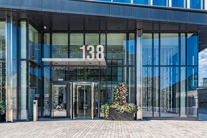 Property Photo:  138 Downes Street 5105  ON M5E 0E4 