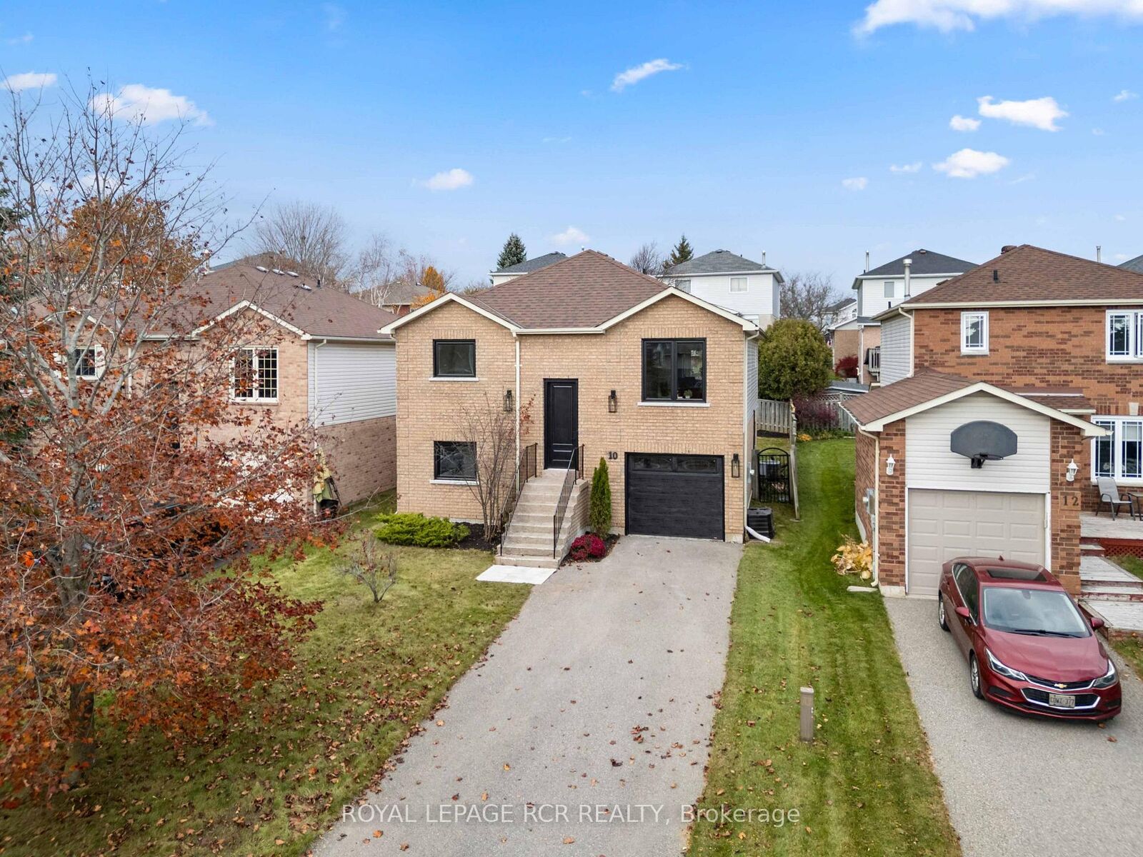 Property Photo: 10 Lawton Court ON L9W 4X4
