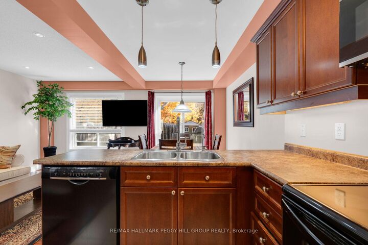 Property Photo: 79 Winchester Terrace ON L4M 0C8