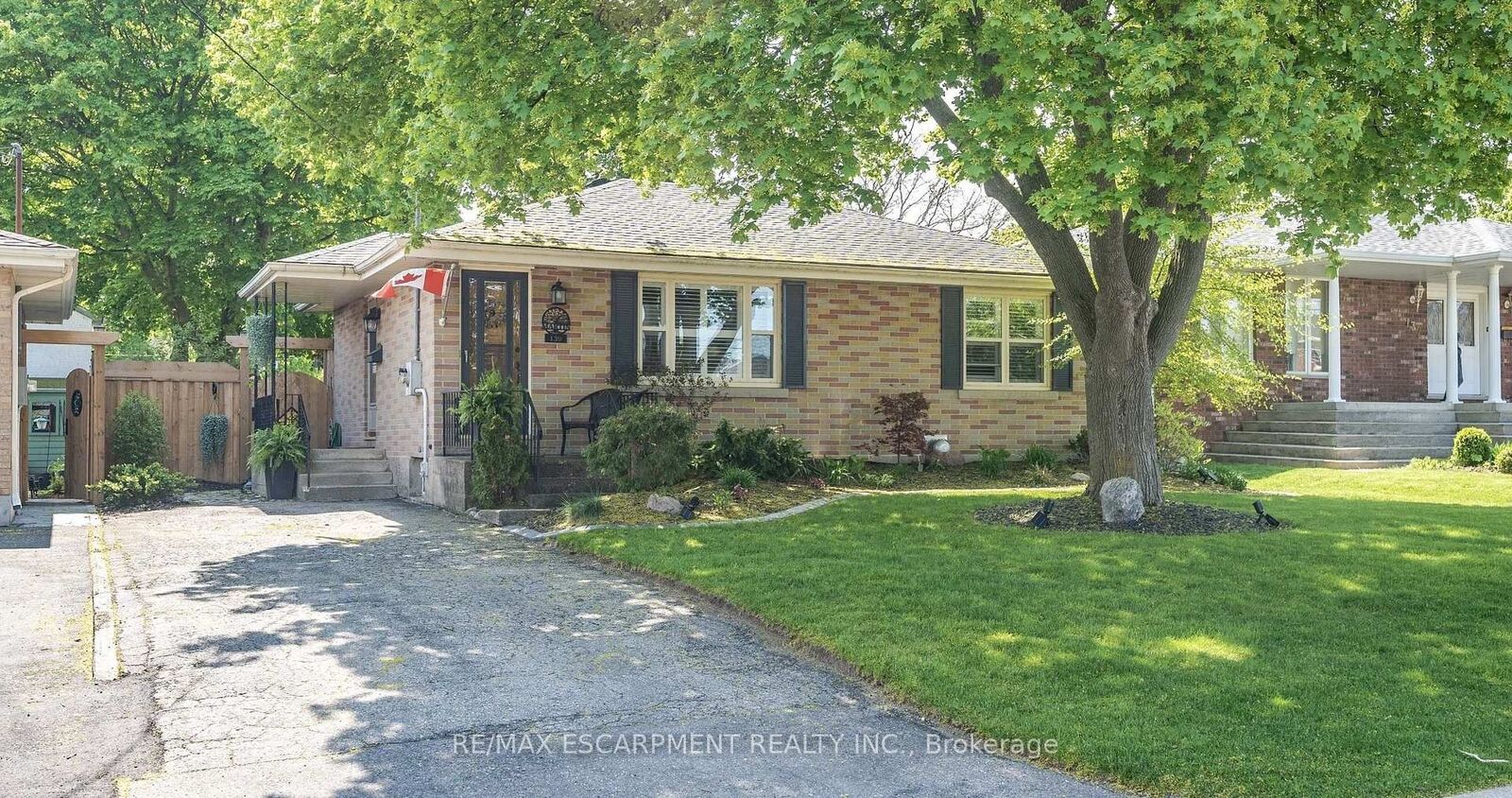 Property Photo: 139 Grand Street ON N3R 4B8