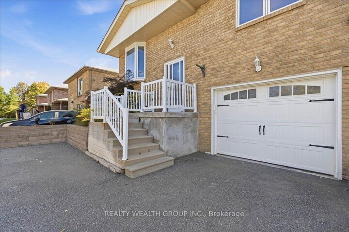 Property Photo:  11 Bristow Court  ON L4N 6T1 
