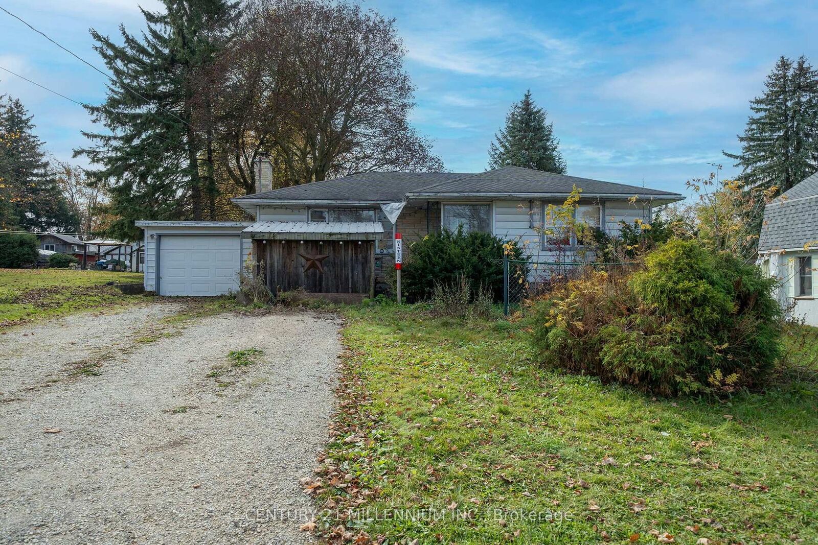 Property Photo:  16 Robertson Street  ON N0G 1Z0 