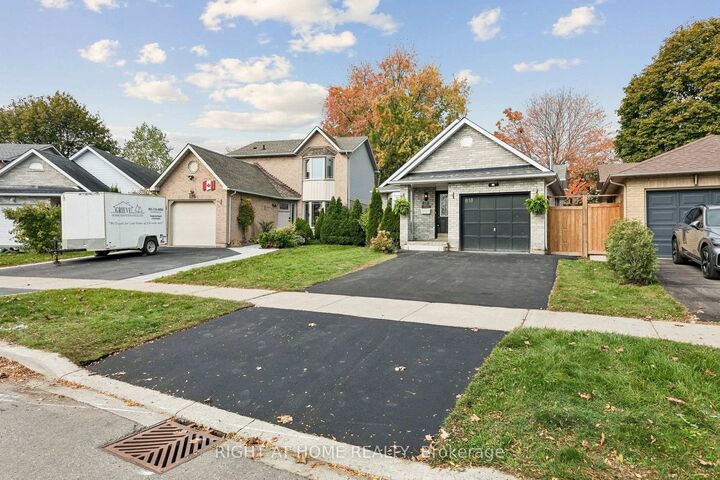 Property Photo: 818 Miriam Crescent ON L7S 2B9
