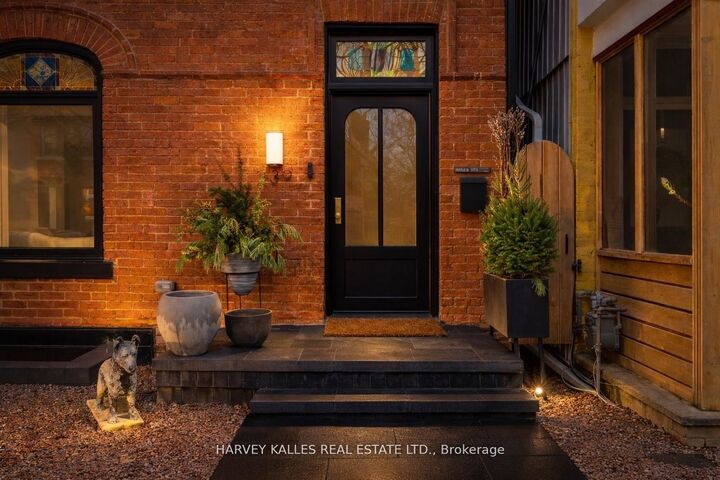 Property Photo:  239 Borden Street  ON M5S 2N5 