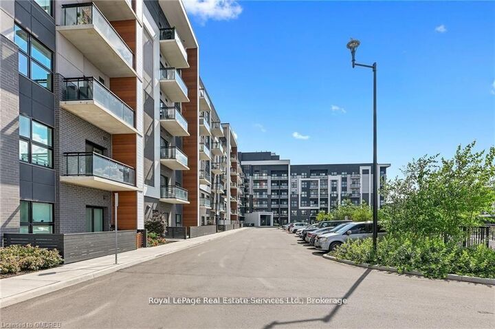 Property Photo: 128 Grovewood Common 333 ON L6H 0X3