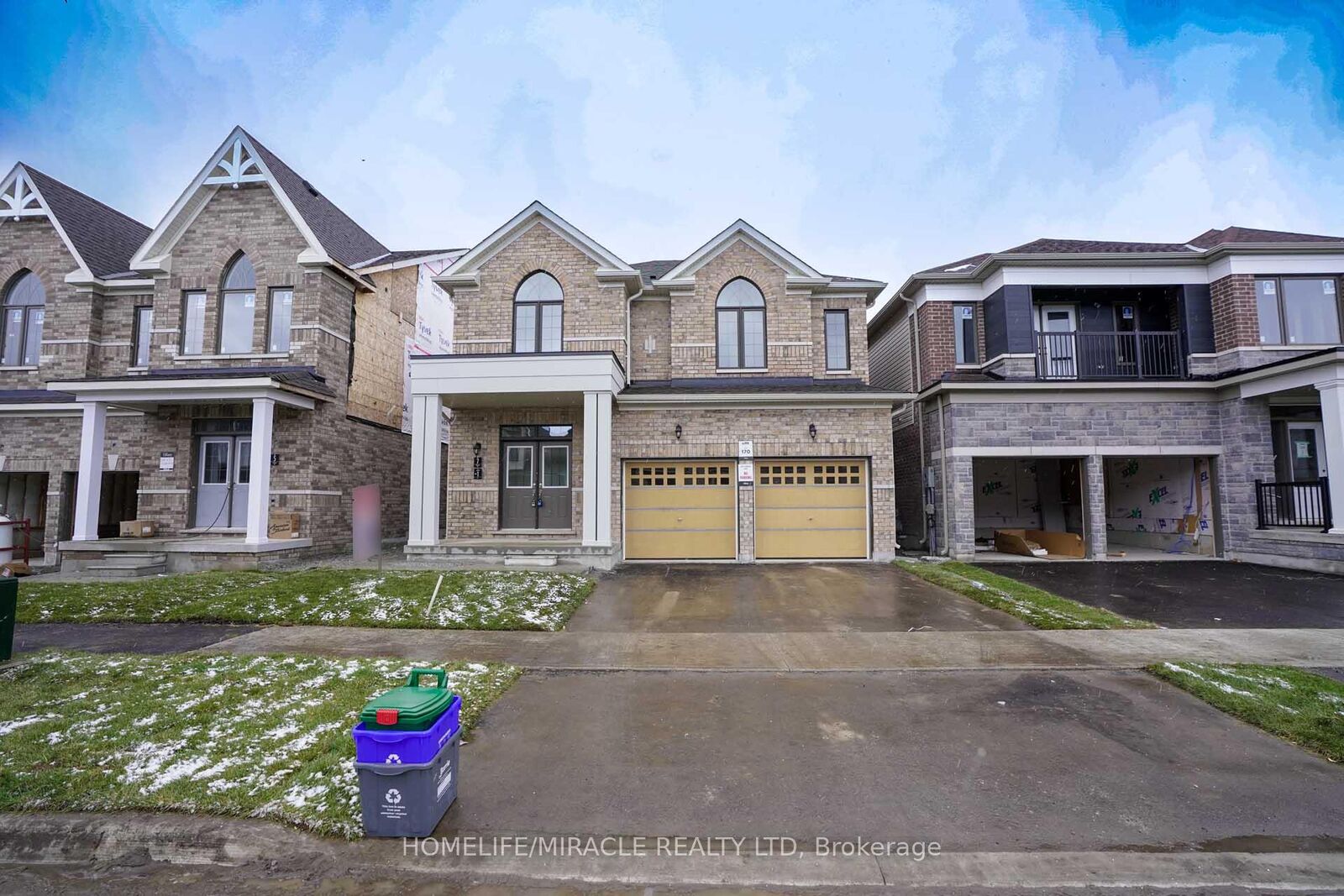 Property Photo: 7 Ludlow Drive Upper ON L9J 0L8
