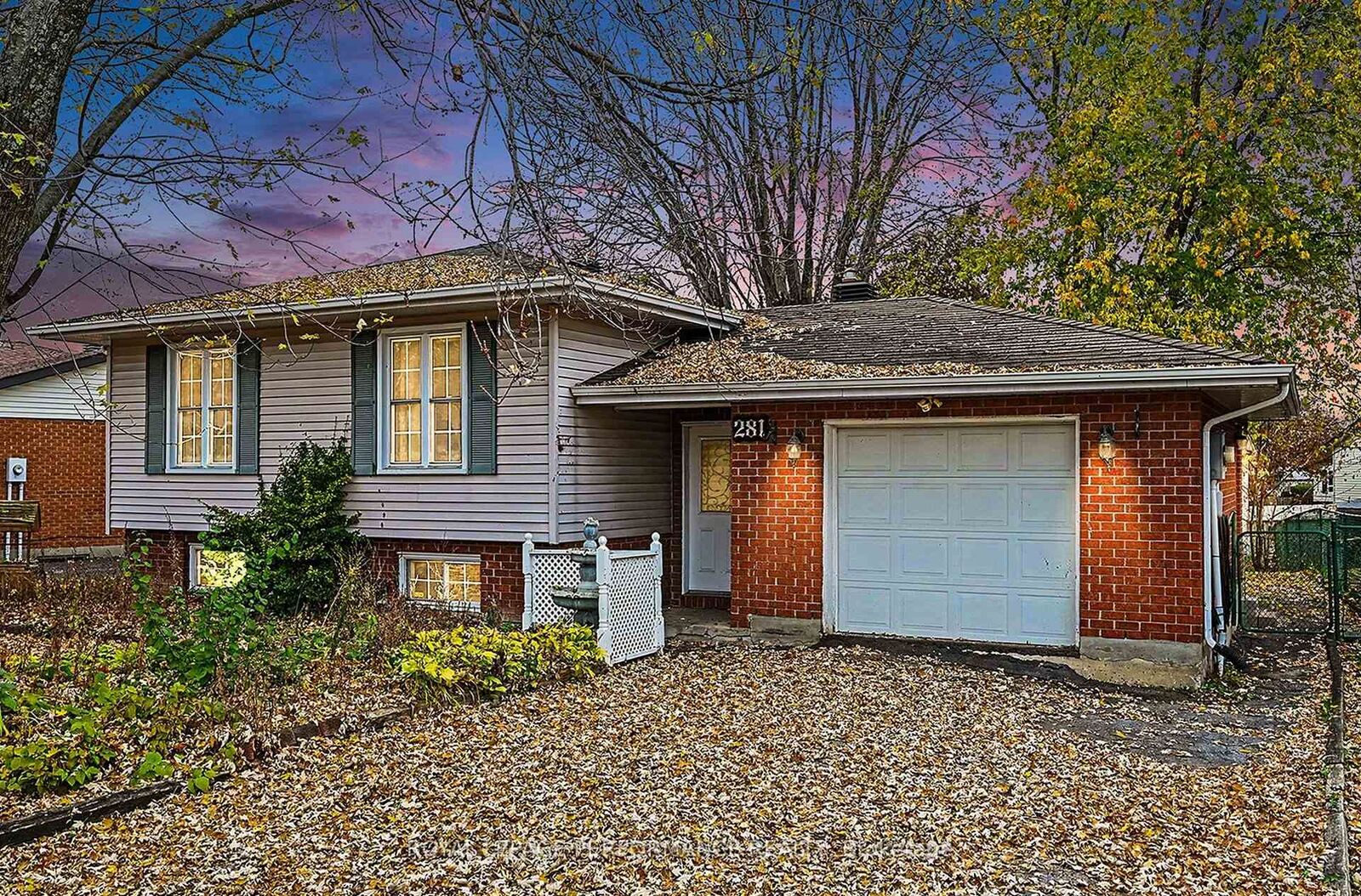 Property Photo:  281 Meadowvale Crescent  ON K6J 5K6 