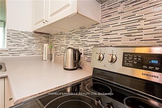 Property Photo:  11 Lee Centre Drive 2305  ON M1H 3J5 