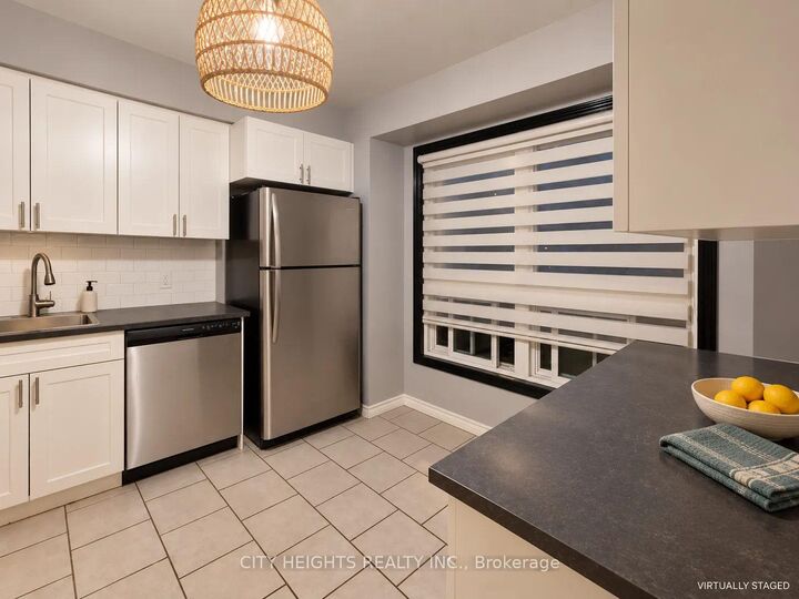 Property Photo: 89 Highview Avenue E 14 ON N6C 5V6
