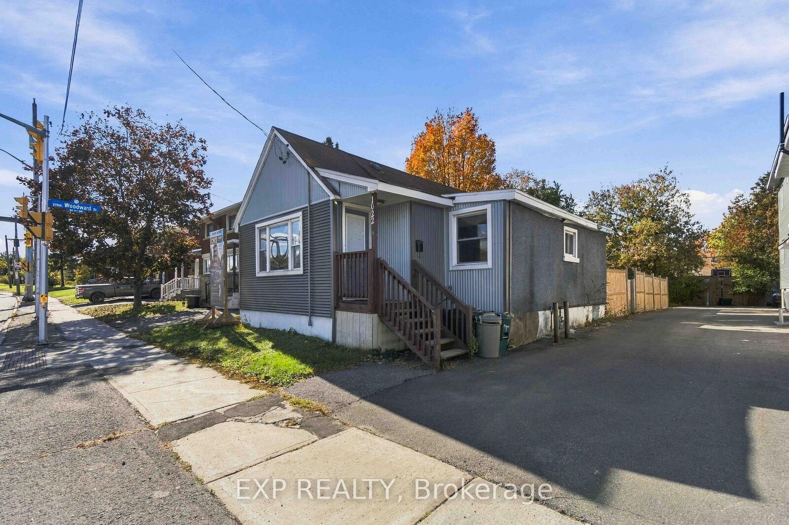 Property Photo: 1022 Maitland Avenue ON K2C 2B6