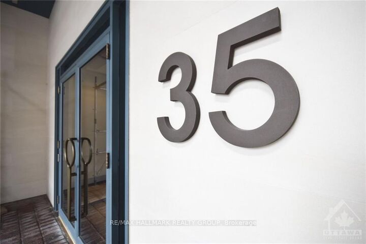 Property Photo: 35 Murray Street 211 ON K1N 9M5