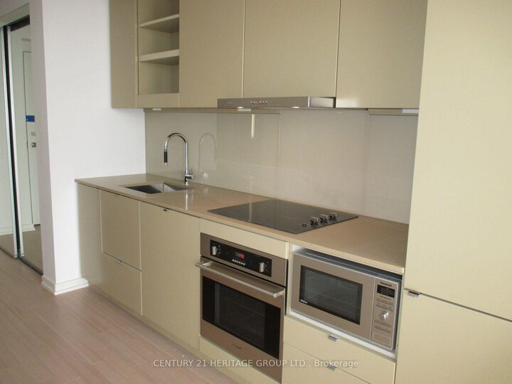Property Photo: 101 Peter Street 3810 ON M5V 0G6
