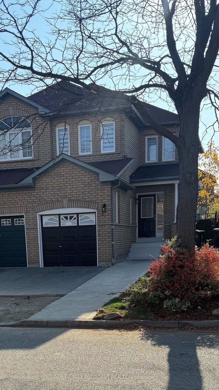 Property Photo:  28 Coachwhip Road  ON L6R 1X8 