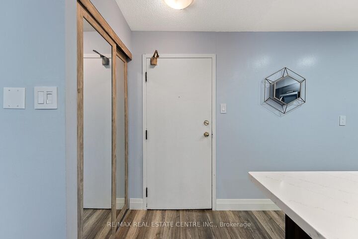 Property Photo:  4205 Shipp Drive 104  ON L4Z 2Y9 