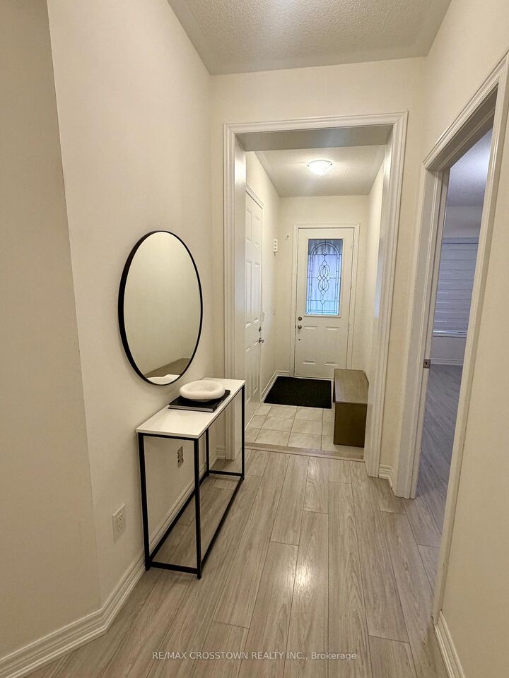 Property Photo:  5 Gilroy Court  ON L9R 0K8 