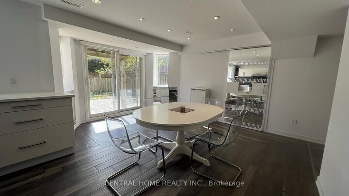 Property Photo: 147 Jefferson Forest Drive S Apartment ON L4E 4K6