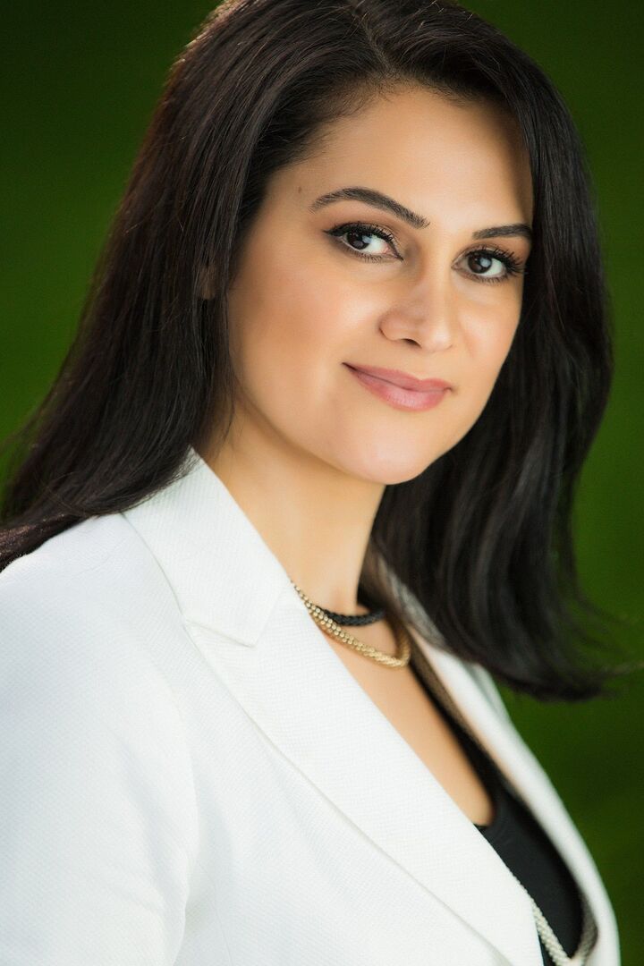 Nahrain Chimon-Pazand, Associate Real Estate Broker in Lincolnwood, Circle