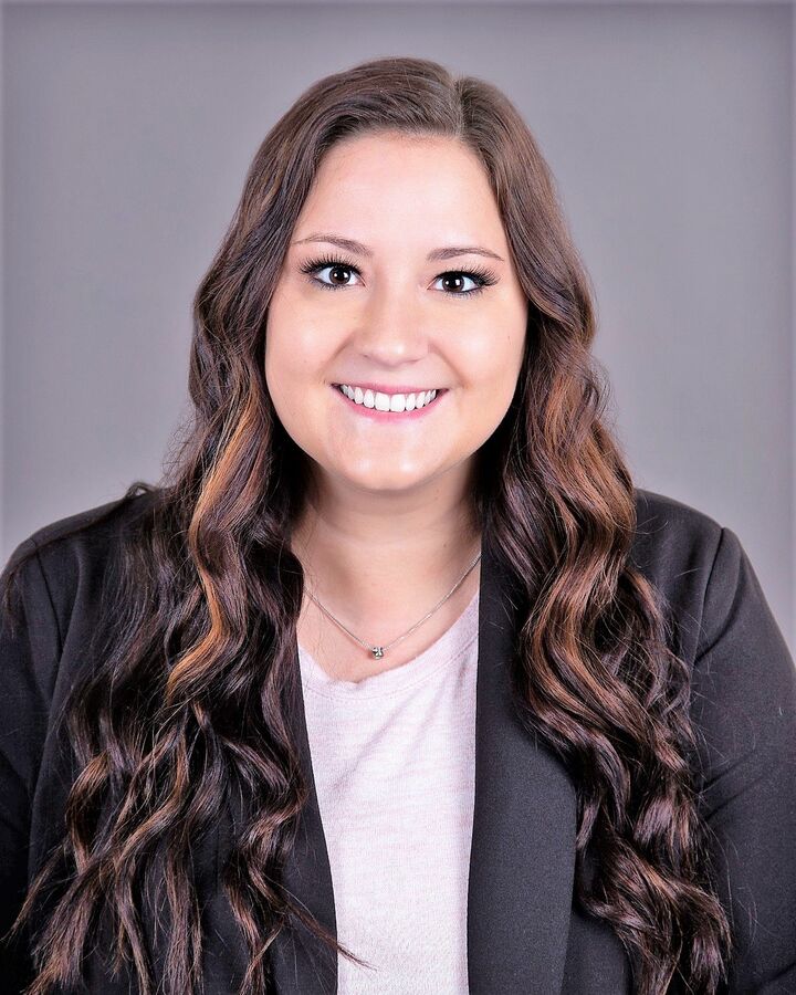 Haylee Sturm, Real Estate Broker in Greenwood, Scheetz