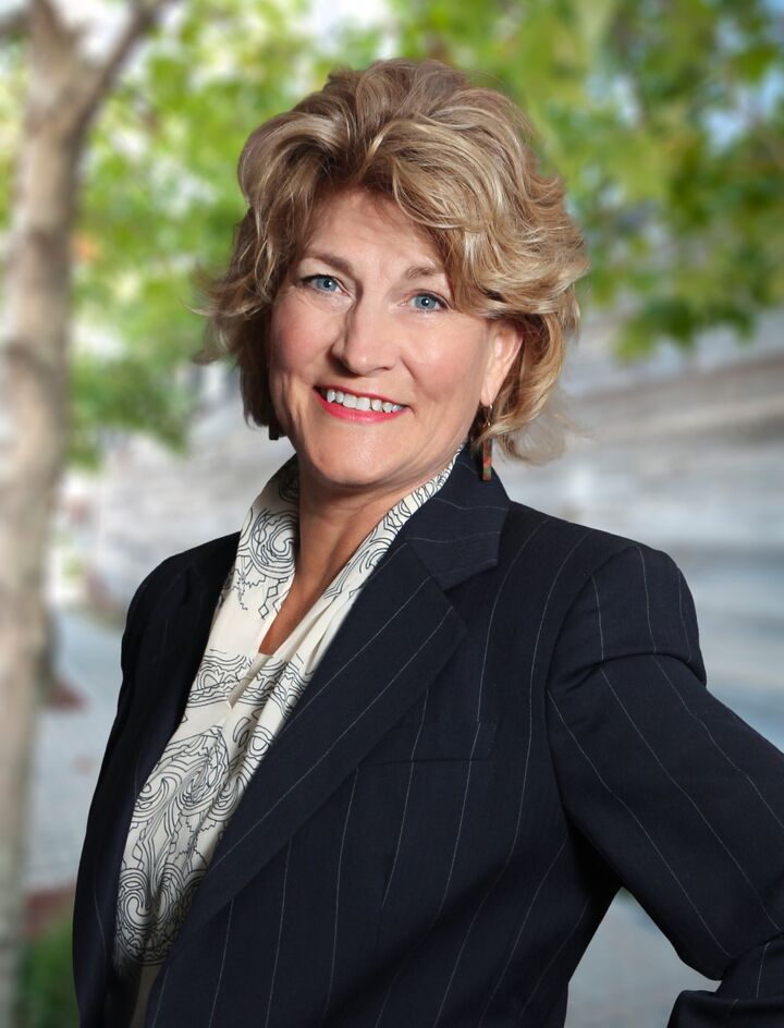 Marian Coast, Real Estate Broker in Leawood, Kansas City Homes