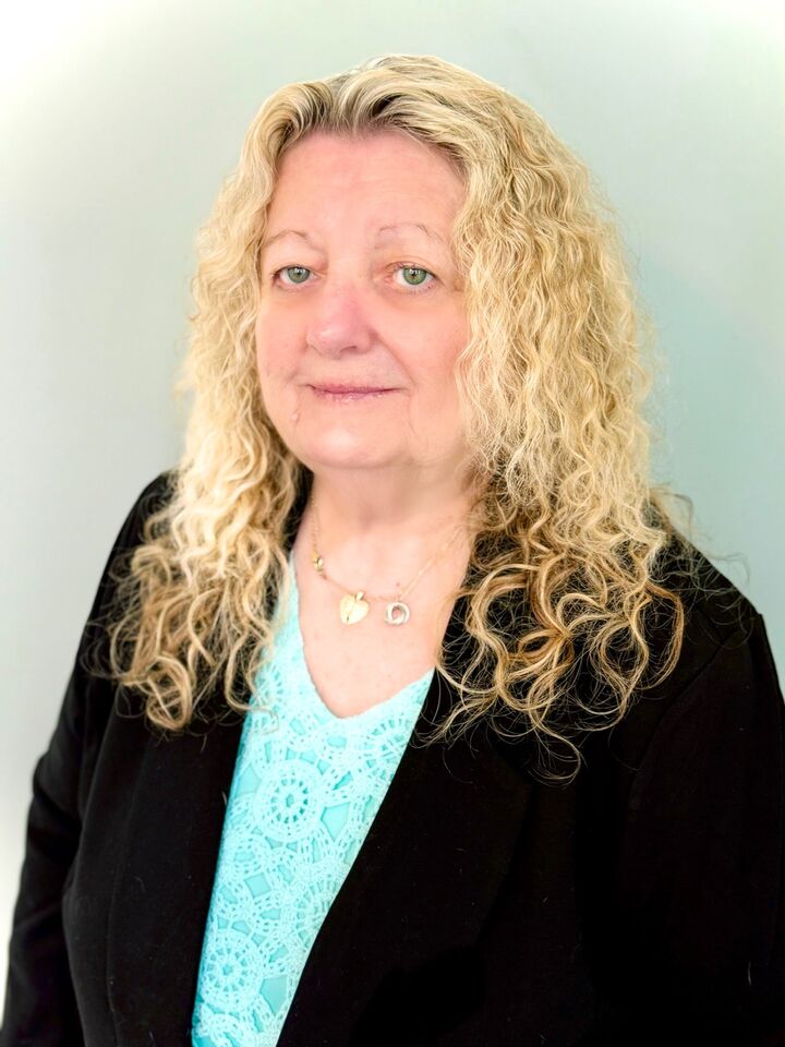 Lorraine Puerari, Associate Real Estate Broker in Long Beach Township, Murphy & Co.